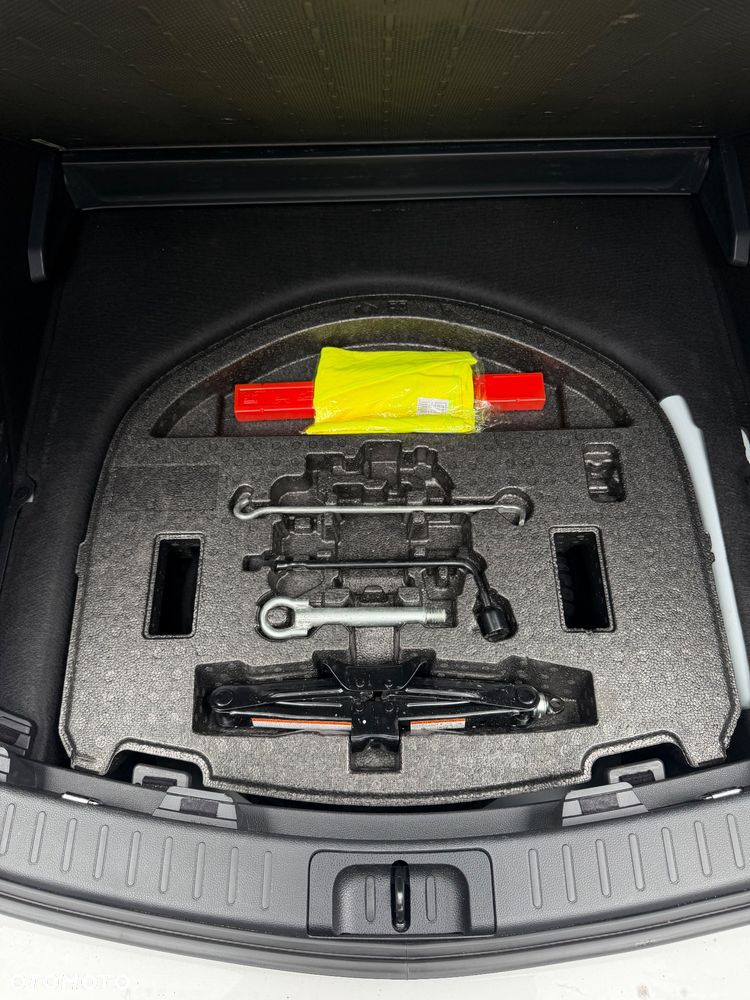 Toyota Corolla 1.8 Hybrid Style - 17