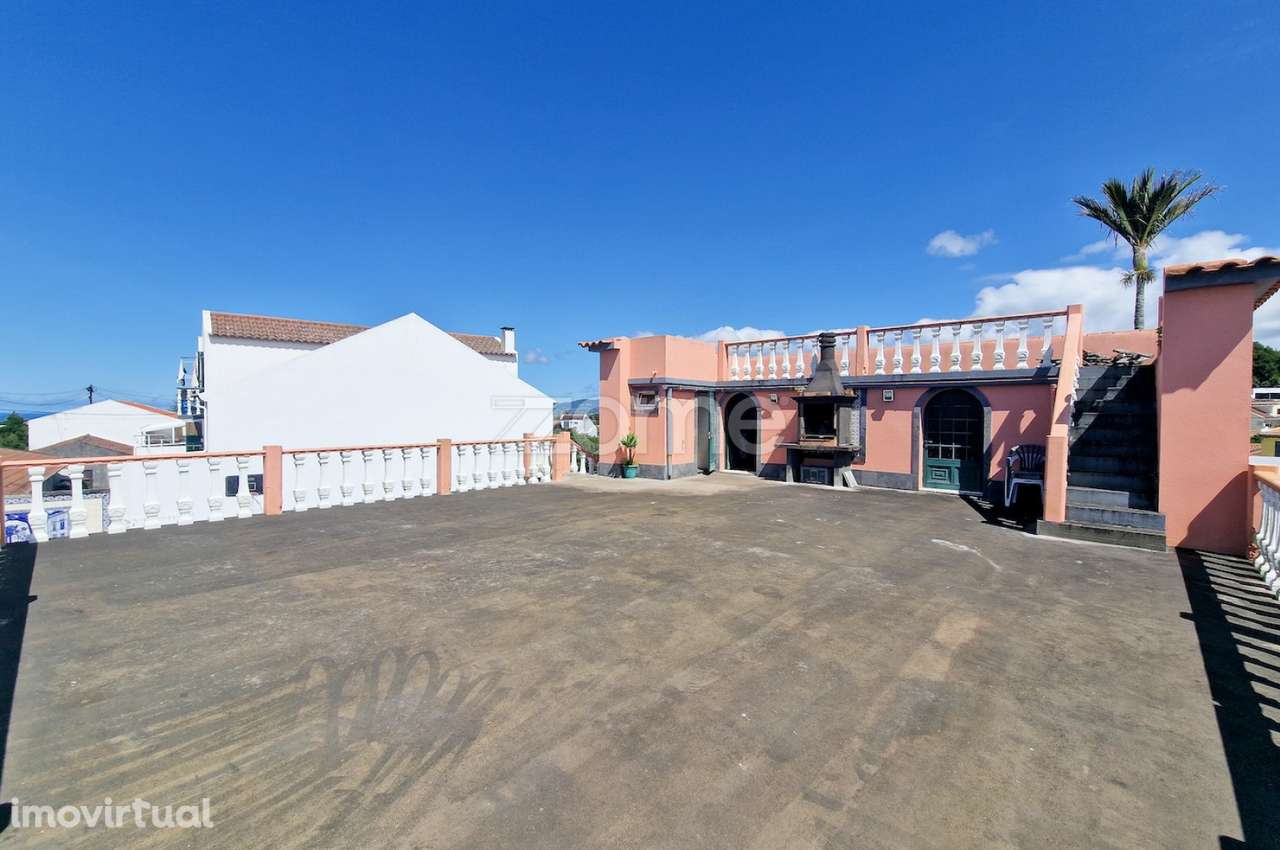 Moradia T5 com duas entradas independentes - Pico da Pedra - Grande imagem: 5/28