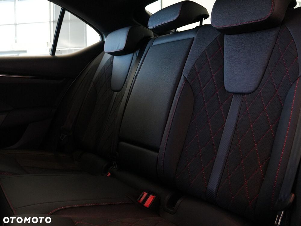 Skoda Octavia 2.0 TSI RS DSG - 32