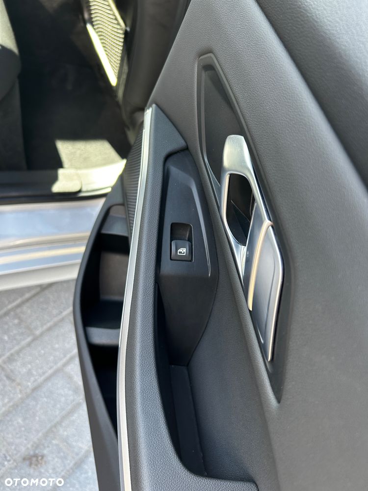 BMW Seria 3 330i xDrive Sport Line - 20