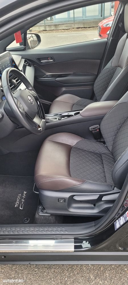 Toyota C-HR Hybrid Lounge - 8