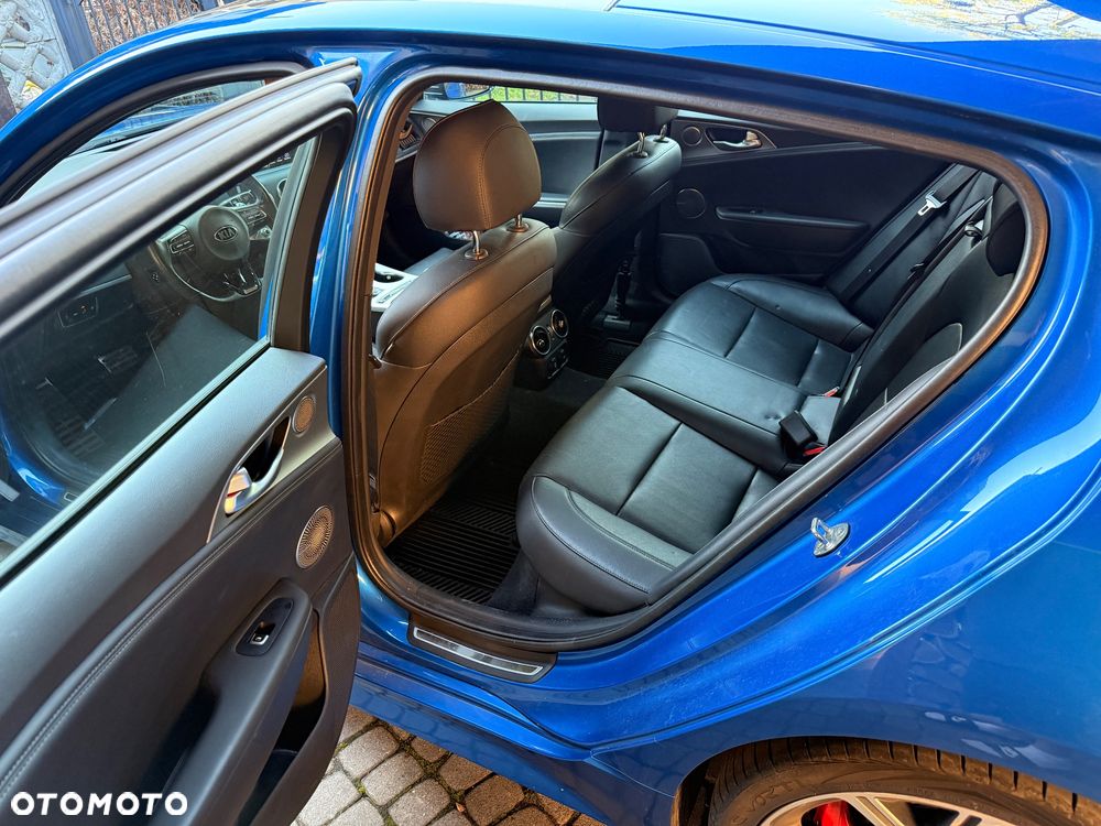 Kia Stinger - 12