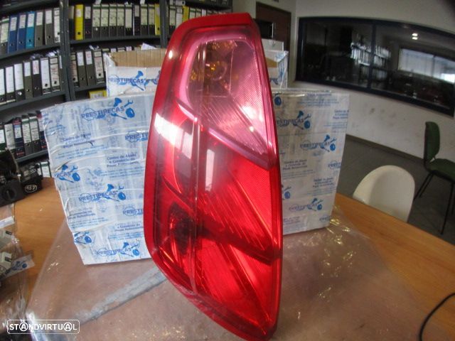 Farol Tras 517015890 02014099900000 FIAT GRANDE PUNTO 2015 1.3JTD 84CV 5P PRETO TE MAKO - 1