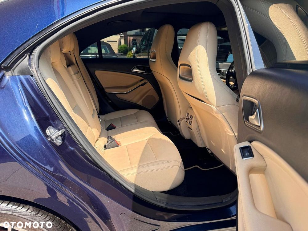 Mercedes-Benz CLA 250 4-Matic AMG Line - 1