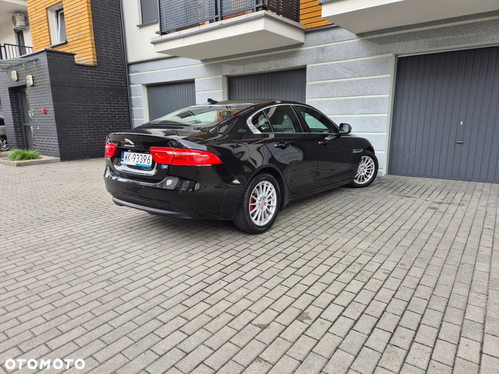 Jaguar XE 2.0 D Pure - 5