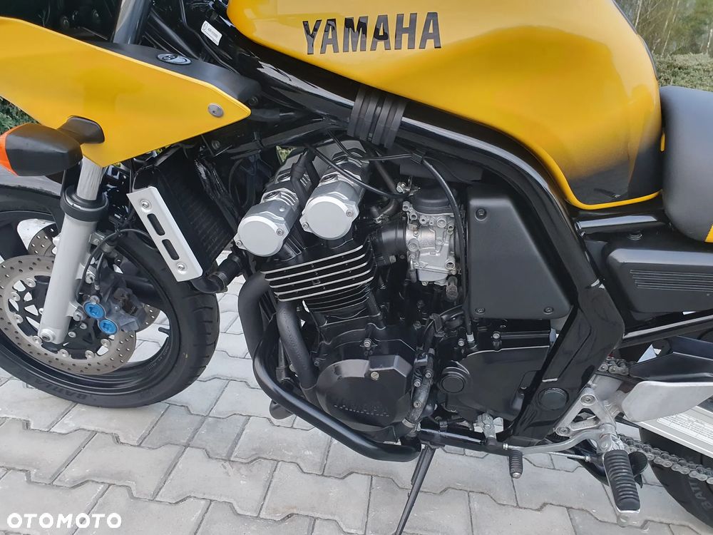 Yamaha FZS - 32
