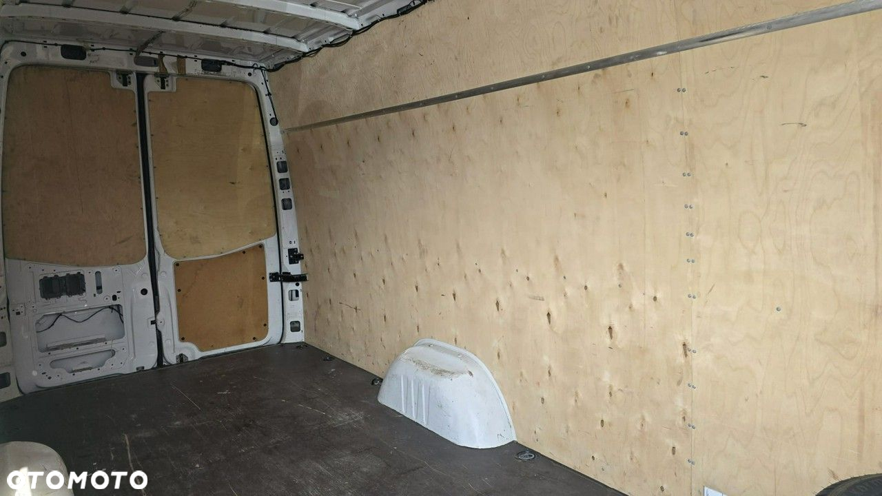 Mercedes-Benz Sprinter - 13