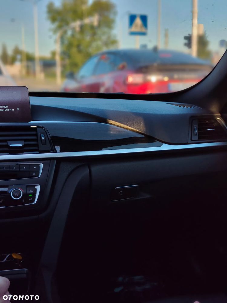 BMW Seria 3 328i xDrive Sport Line - 37