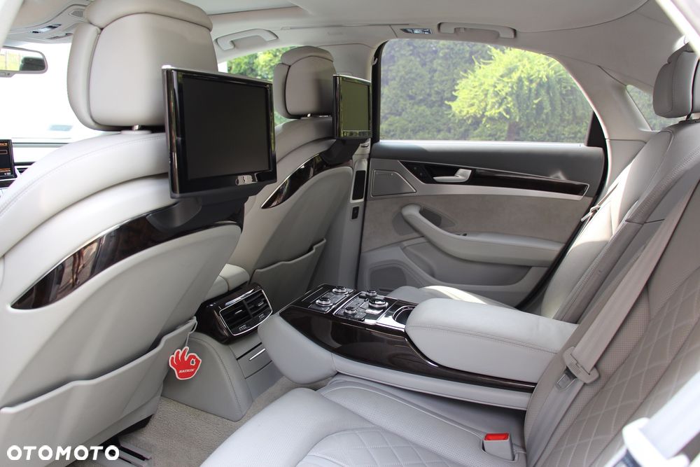 Audi A8 4.2 TDI DPF (clean diesel) quattro tiptronic - 24