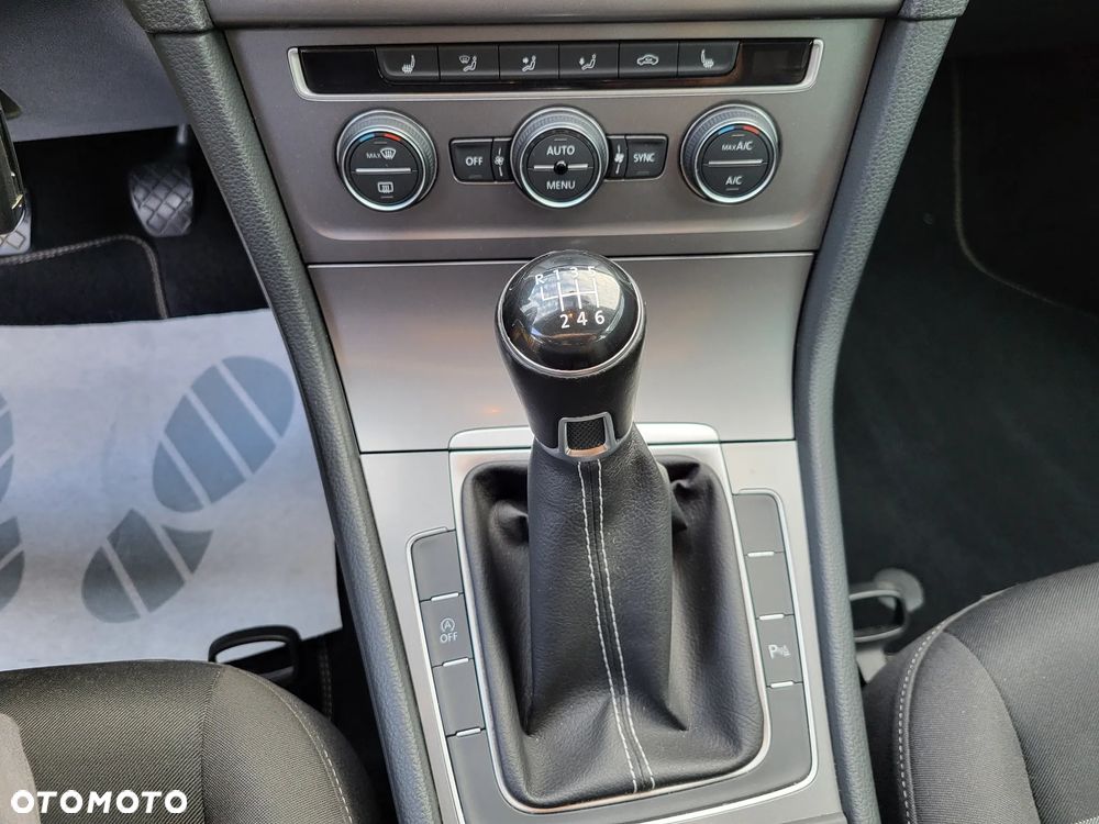 Volkswagen Golf 2.0 TDI BlueMotion Technology Lounge - 24