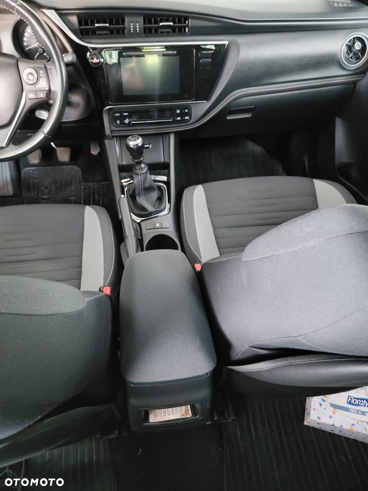 Toyota Auris 1.6 Premium - 10