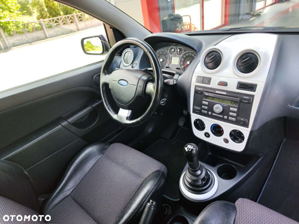 Ford Fiesta 1.3 Ambiente - 24
