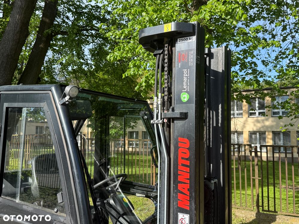 Manitou Terenowy Wózek Widłowy MC25-4 - 12
