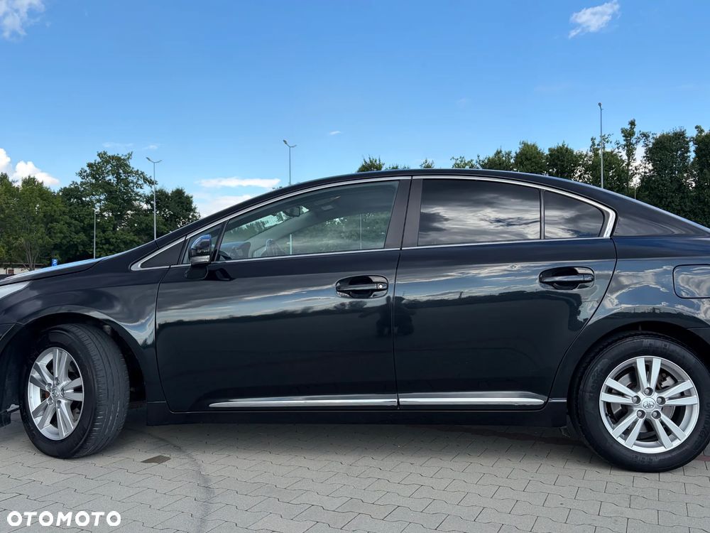 Toyota Avensis 2.0 D-4D Sol - 2