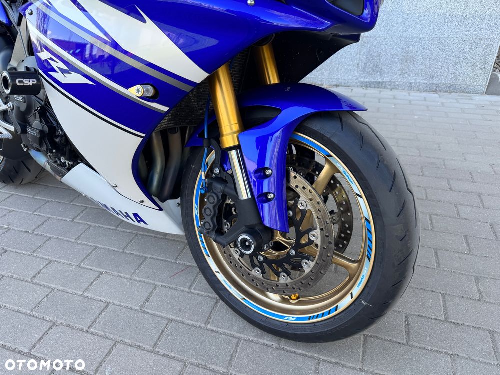 Yamaha R1 - 7