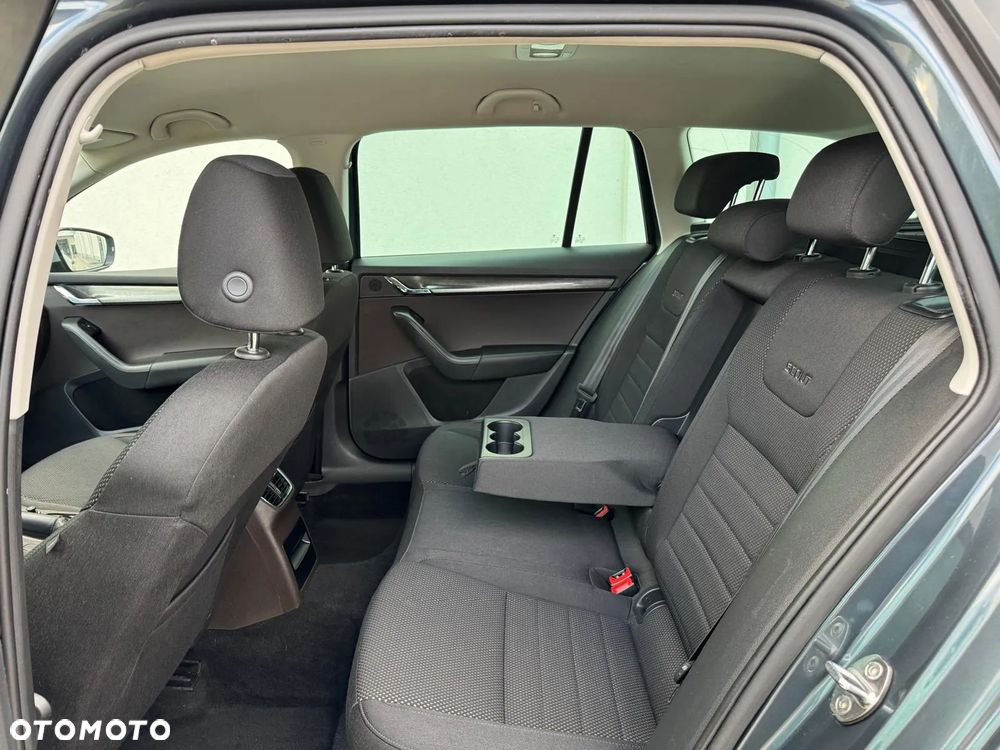 Skoda Octavia Scout 2.0 TDI 4x4 DSG - 39