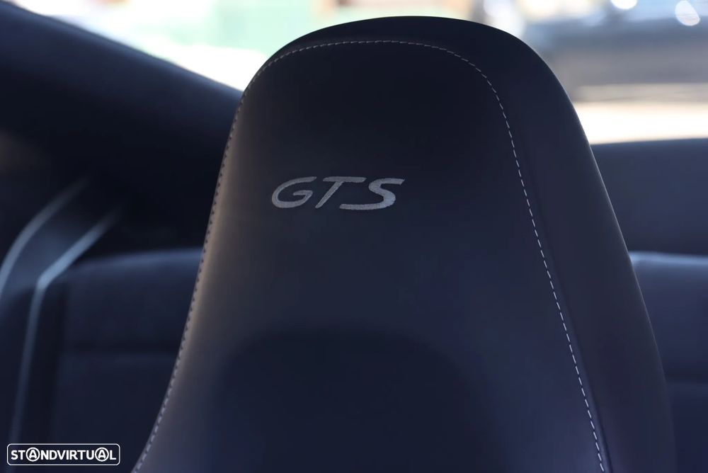 Porsche 911 (991) Carrera 4 GTS PDK - 31