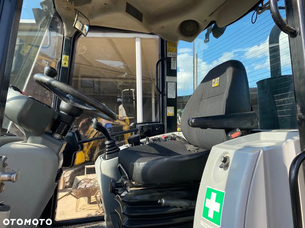 Caterpillar CAT 908H2, 2014 ROK, 6000 MTH, ŁYŻKA OTWIERANA + WIDŁY, z NIEMIEC, - 15