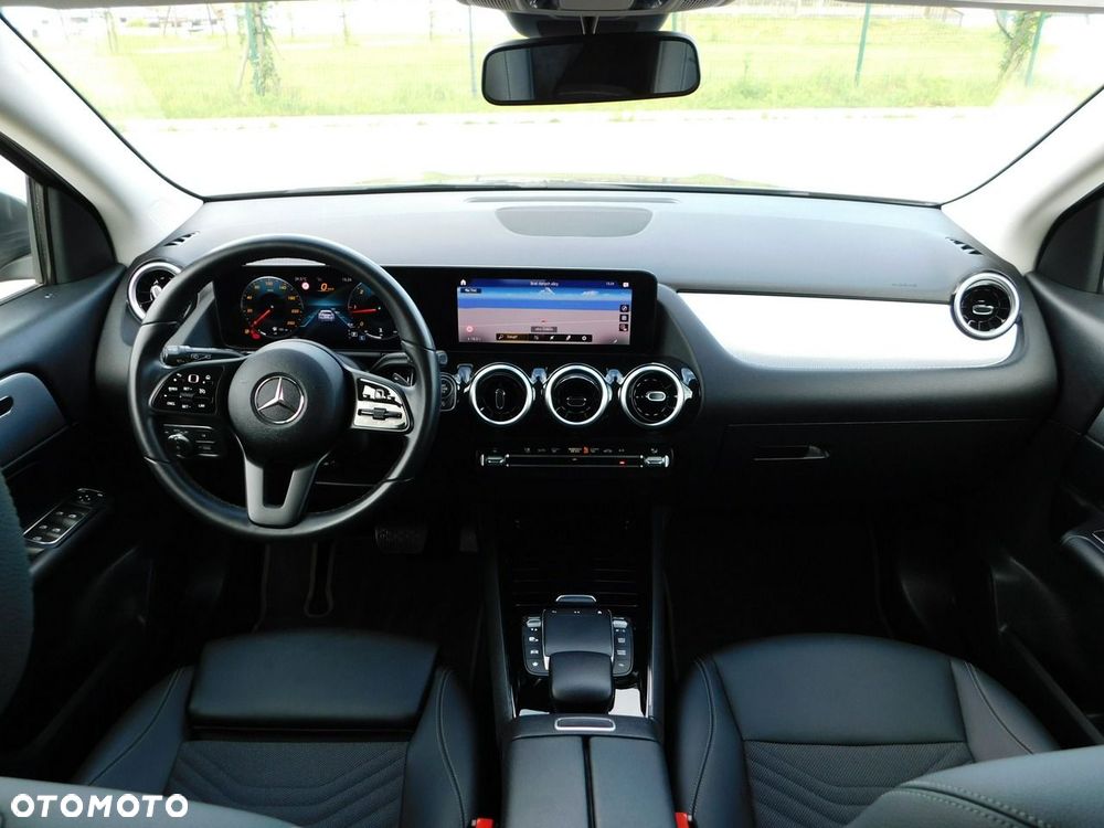 Mercedes-Benz GLA - 9