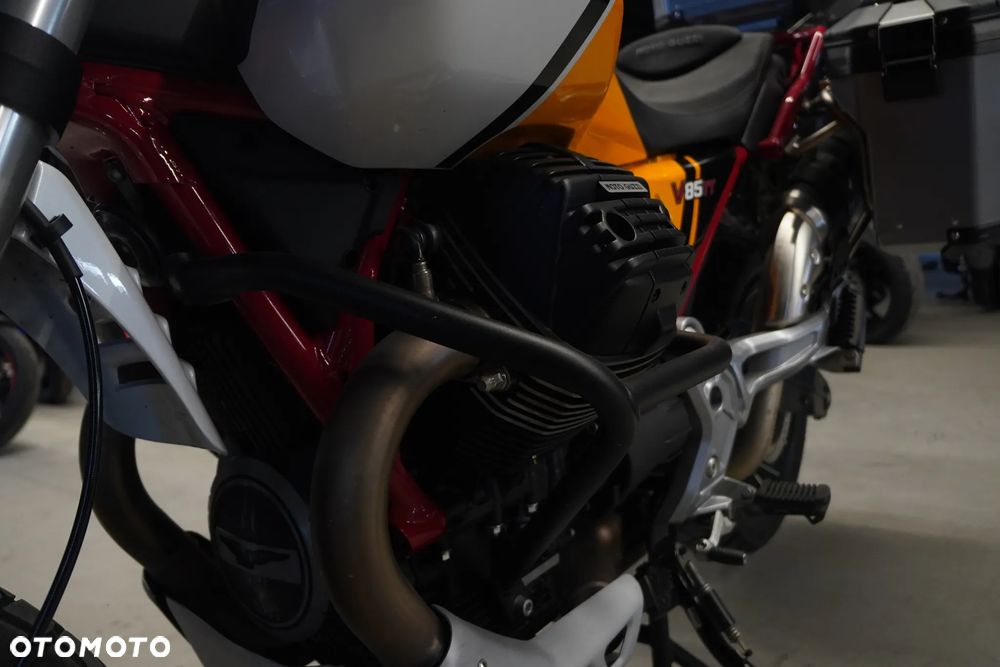 Moto Guzzi V85 - 2