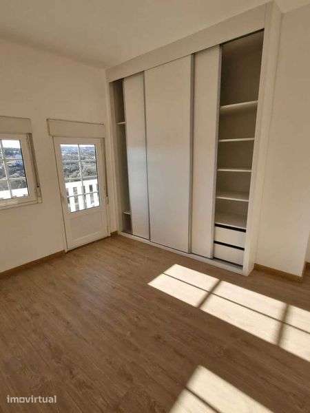 Apartamento T2 de 60m2 + Garagem Com Varanda - Grande imagem: 2/9