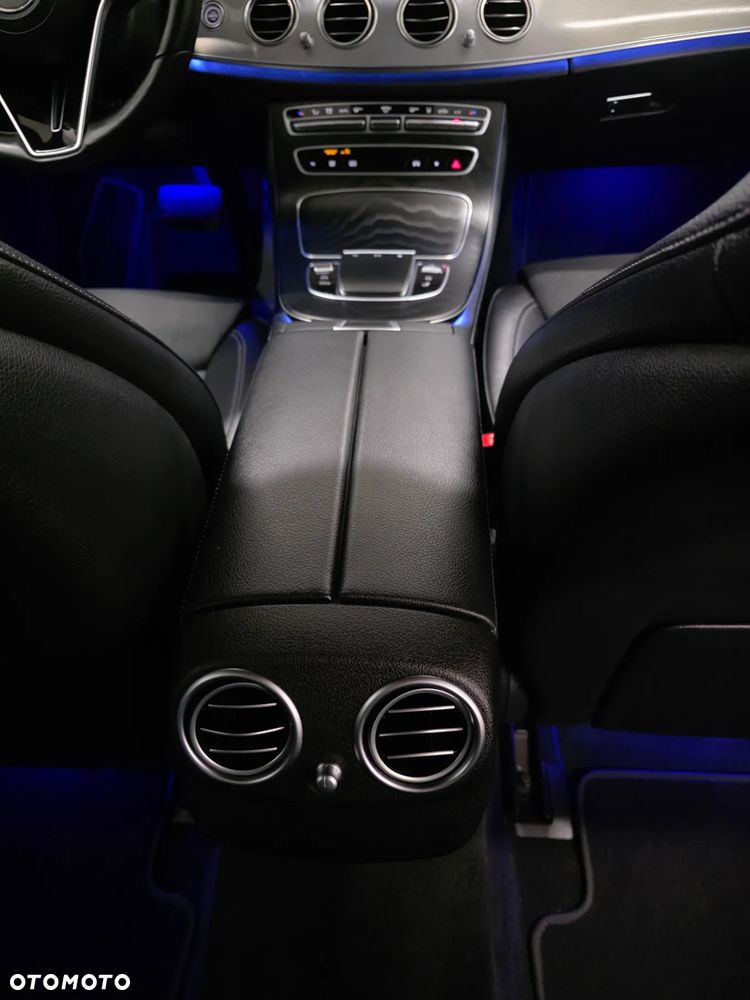 Mercedes-Benz Klasa E 300 de 4-Matic Exclusive - 23
