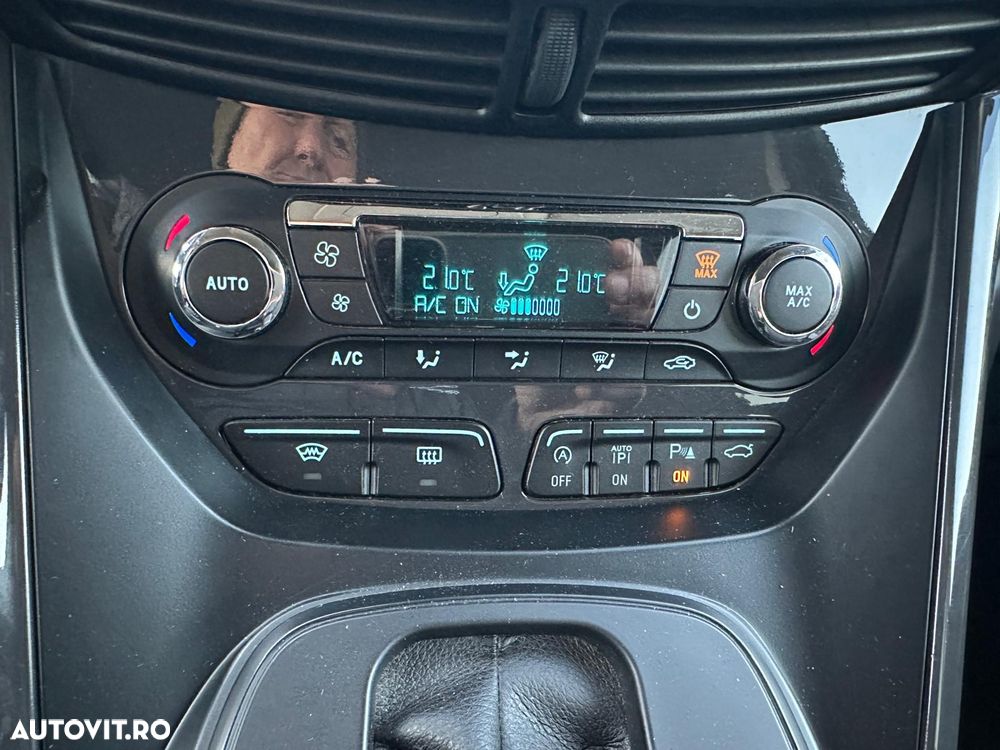 Ford Kuga 2.0 TDCi 4x4 Aut. Titanium - 12