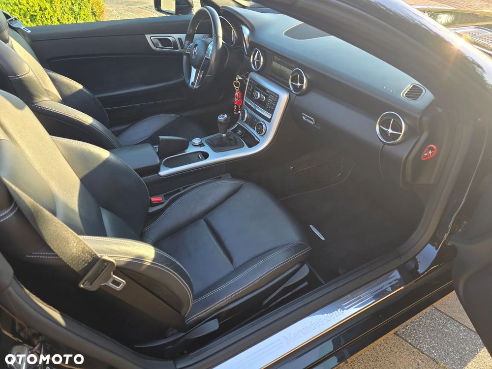 Mercedes-Benz SLK 200 CGI - 10