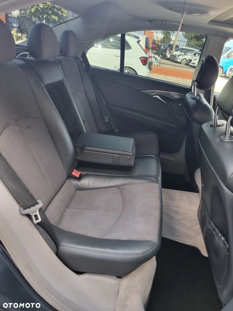 Mercedes-Benz Klasa E 240 4-Matic Avantgarde - 22