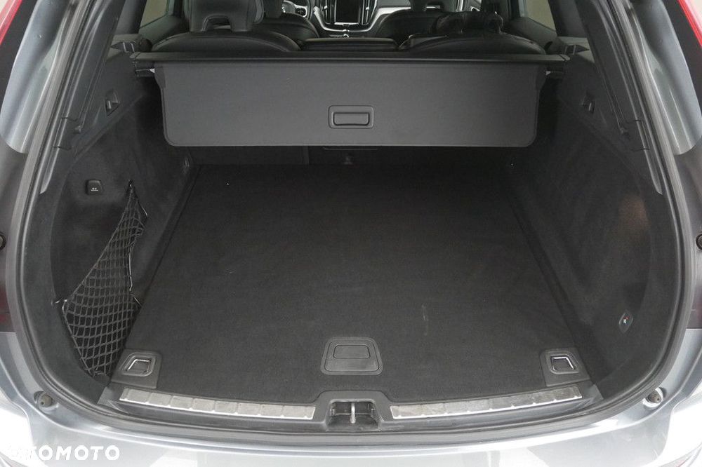 Volvo XC 60 B4 D AWD R-Design - 16