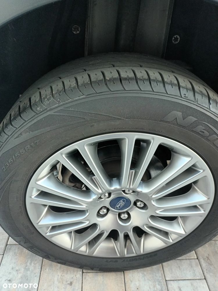 Ford Kuga 1.6 EcoBoost 2x4 Titanium - 19