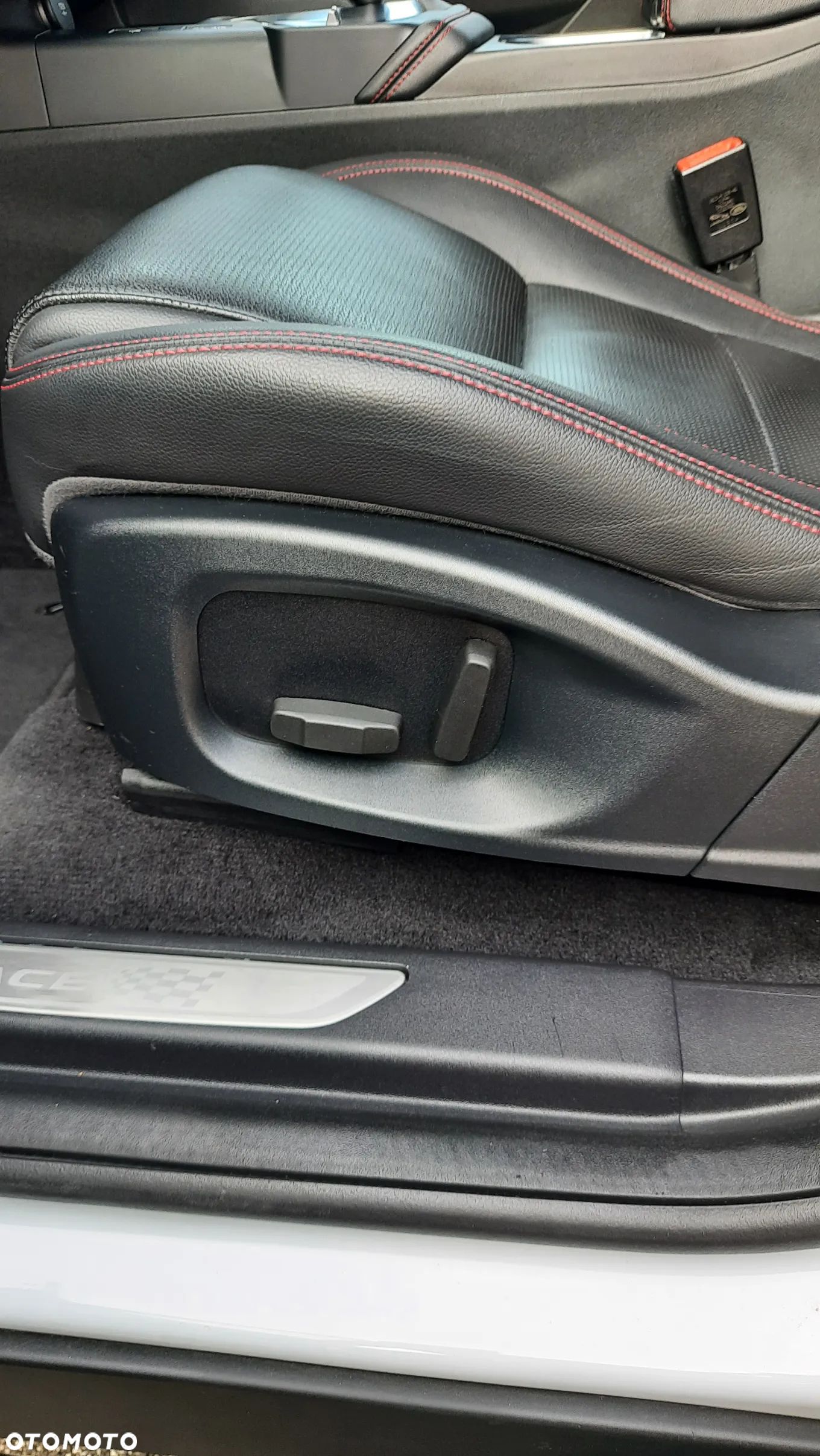 Jaguar E-Pace P250 AWD R-Dynamic - 21