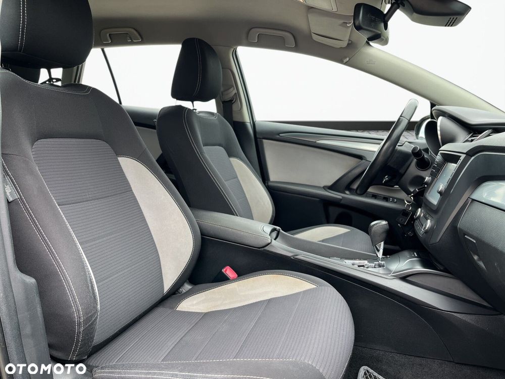 Toyota Avensis - 21