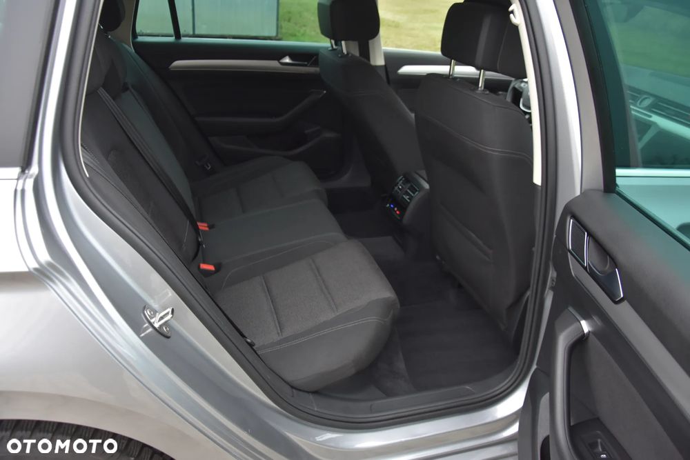 Volkswagen Passat - 23