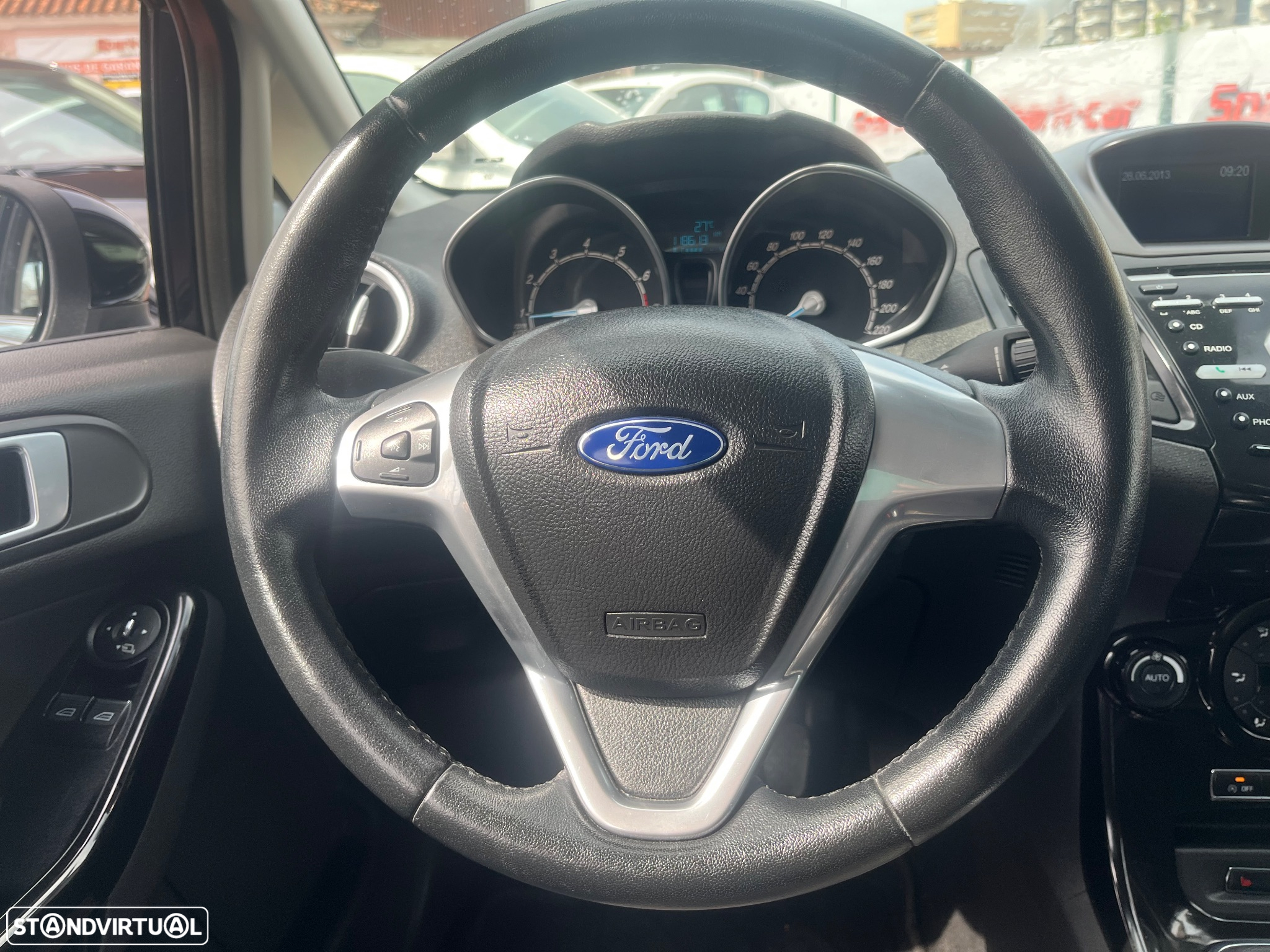 Ford Fiesta 1.0 EcoBoost S&S TITANIUM - 8