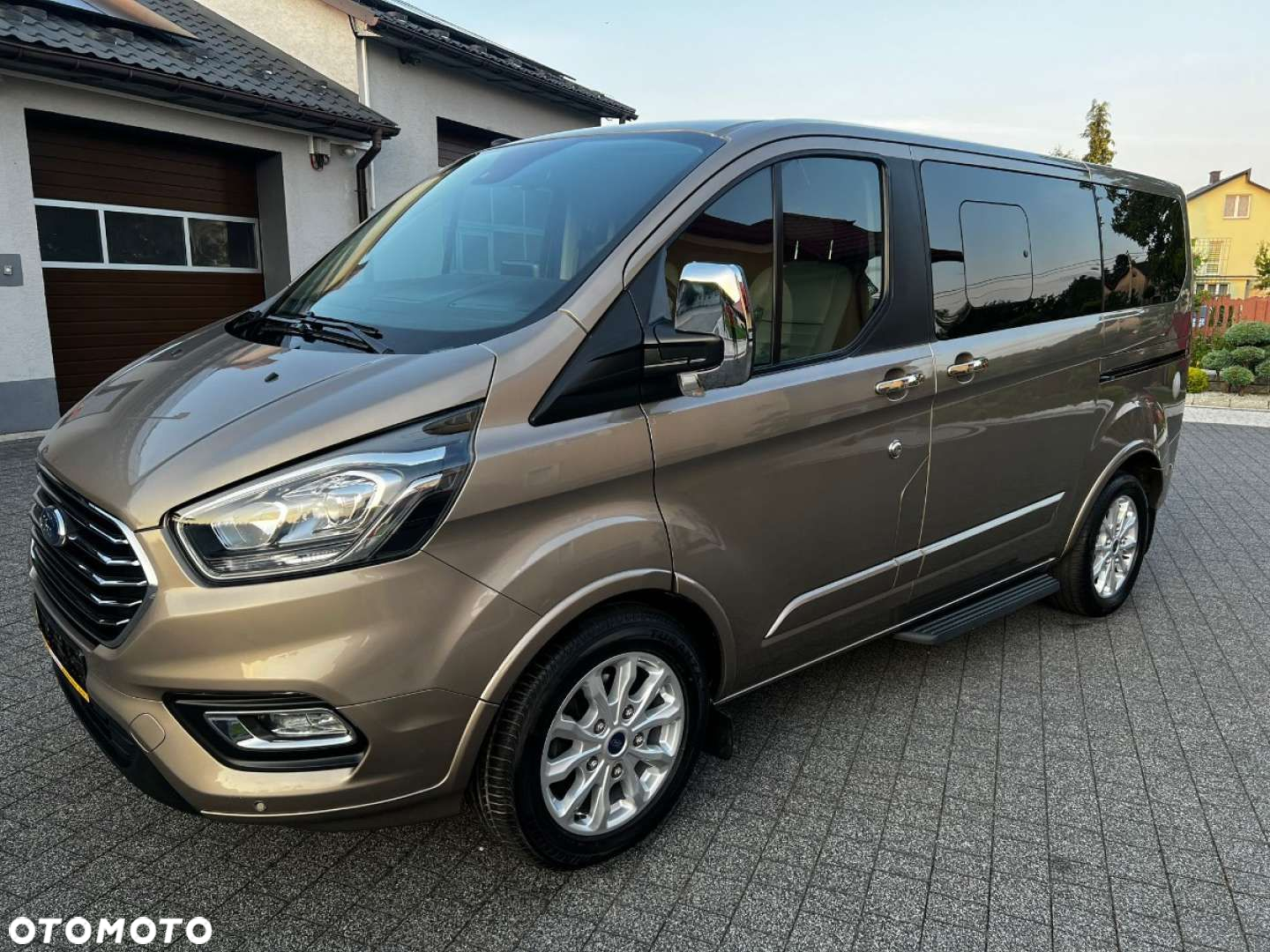 Ford Tourneo Custom - 23