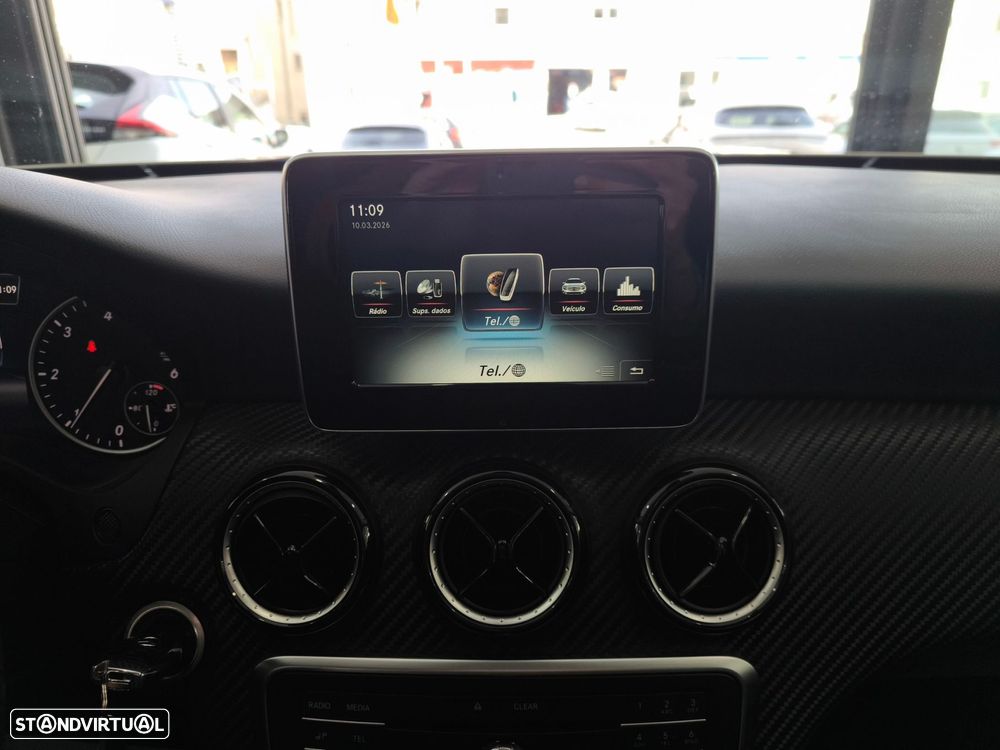 Mercedes-Benz GLA 180 d Urban - 13