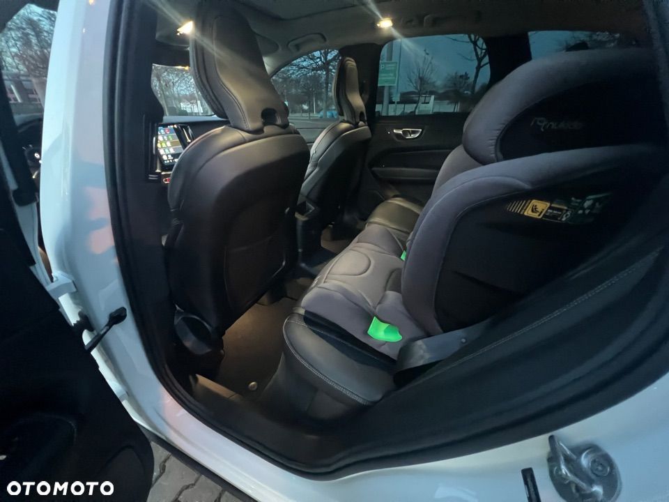 Volvo XC 60 T8 AWD Recharge Ultimate Dark - 28