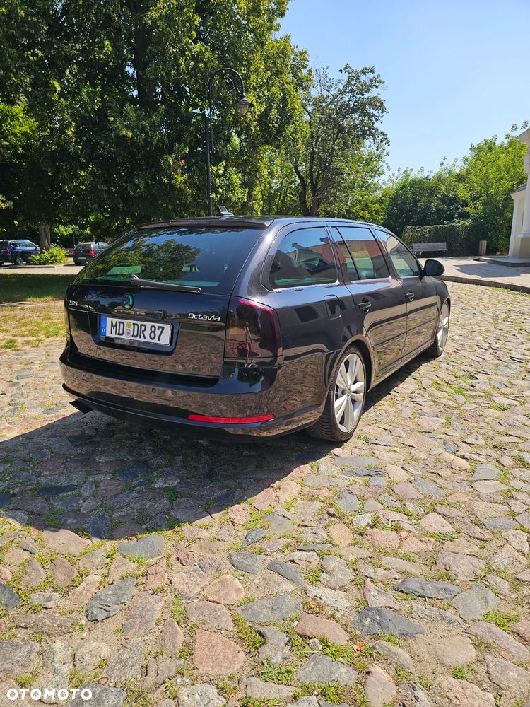 Skoda Octavia 2.0 TDI CR DPF RS - 8