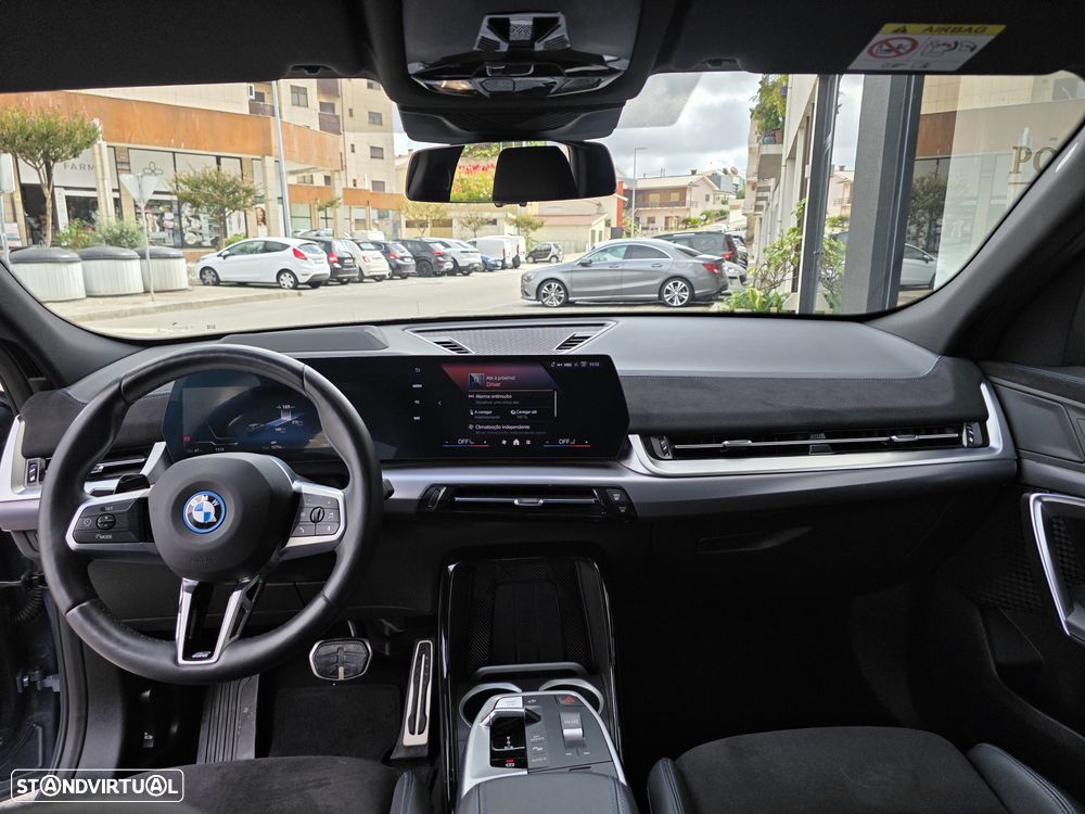 BMW iX2 eDrive20 Pack Desportivo M Pro - 24