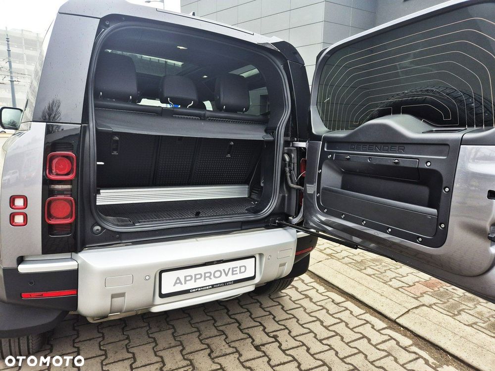 Land Rover Defender - 24