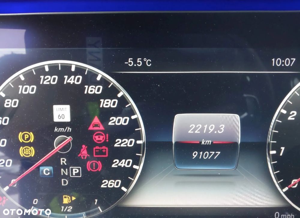 Mercedes-Benz Klasa E 300 9G-TRONIC AMG Line - 13