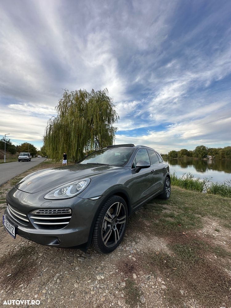 Porsche Cayenne - 1