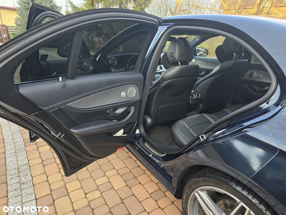 Mercedes-Benz Klasa E 220 d 4-Matic 9G-TRONIC - 28