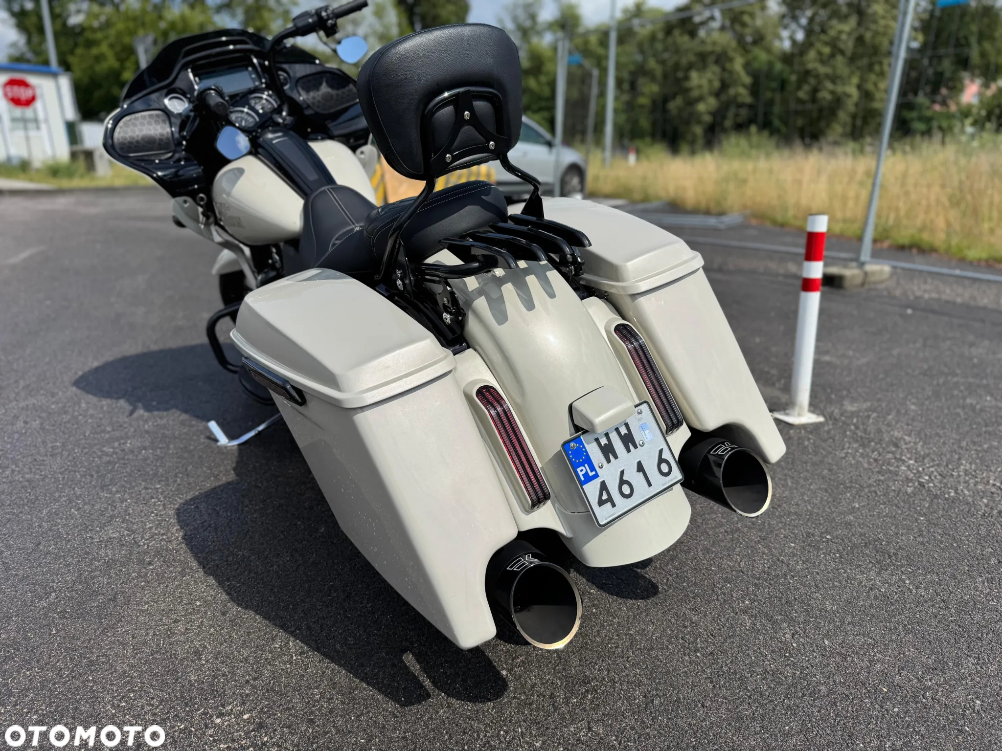 Harley-Davidson Touring Road Glide - 24
