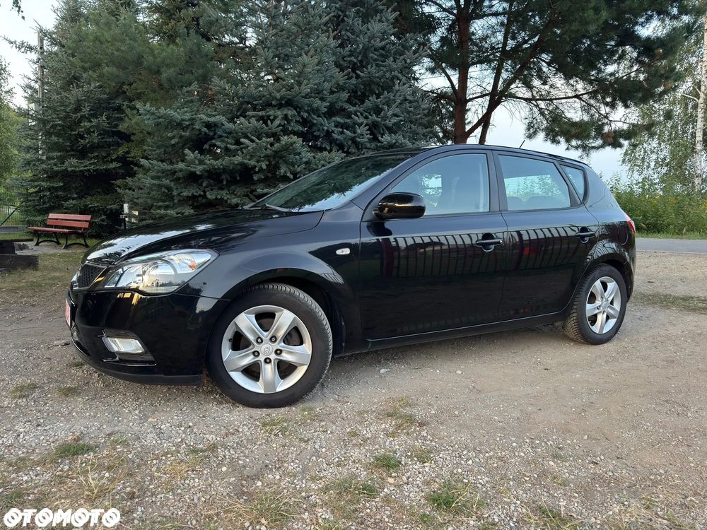 Kia Ceed 1.4 CVVT Dream-Team Edition - 24