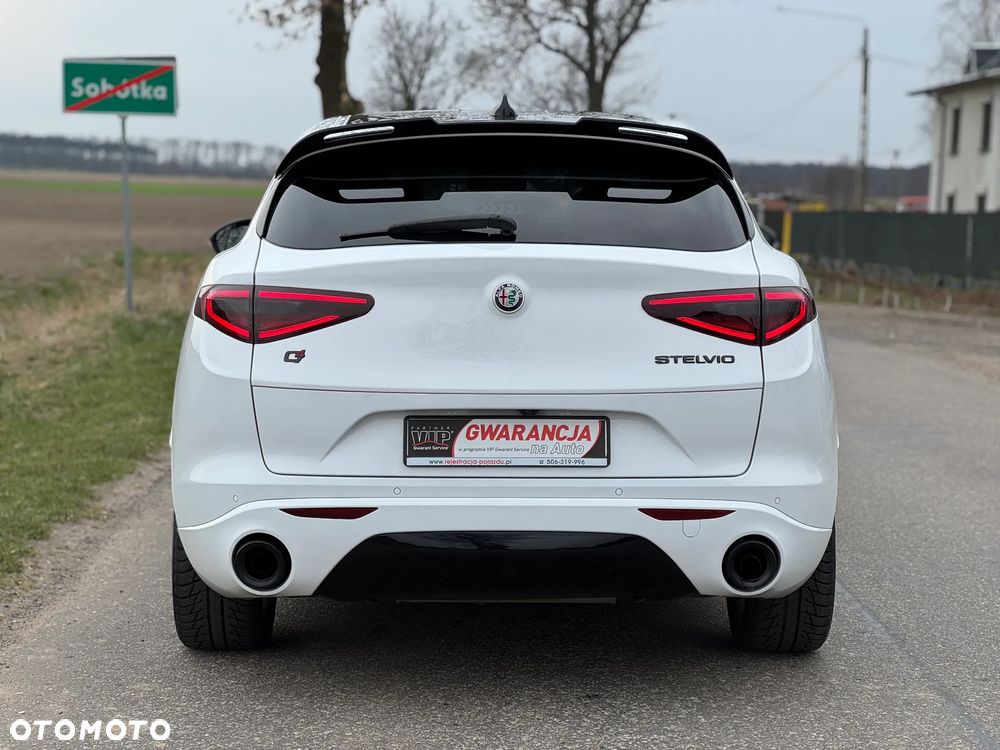 Alfa Romeo Stelvio 2.0 Turbo 16V AT8-Q4 Veloce - 13