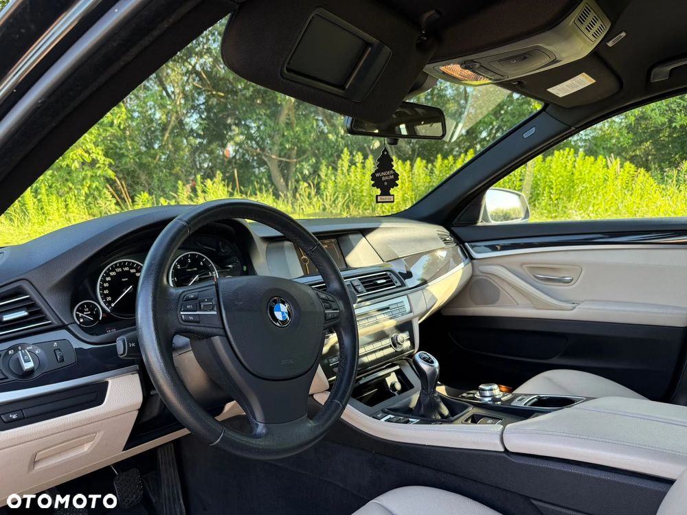 BMW Seria 5 520d Touring Luxury Line - 14