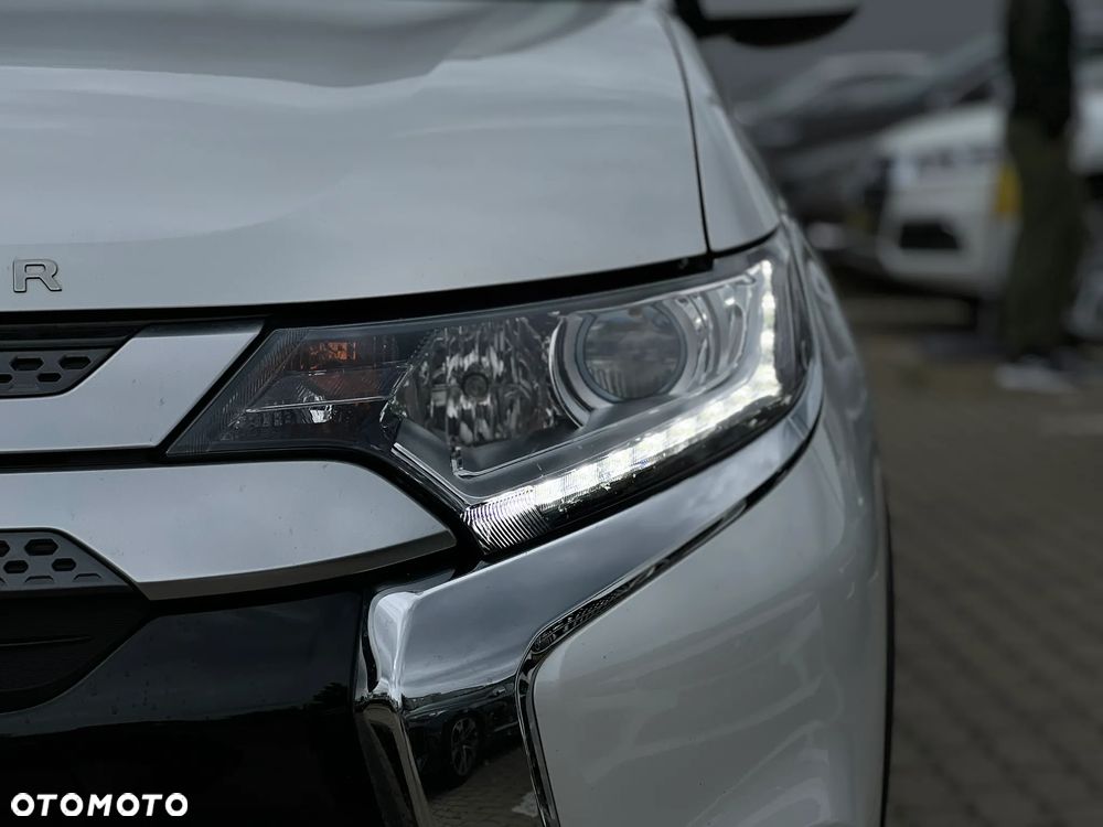 Mitsubishi Outlander - 11