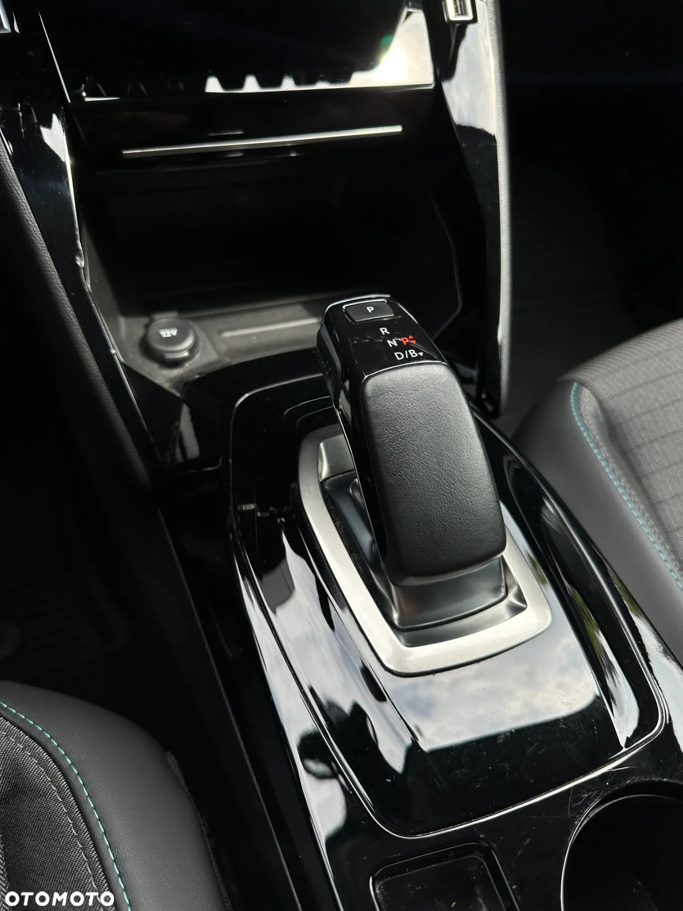 Peugeot 208 e-208 Allure - 19